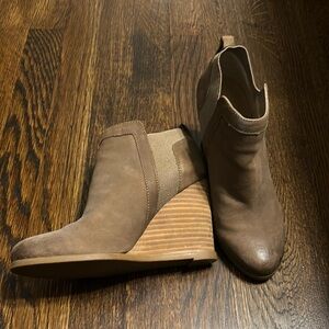 Light brown Crown Vintage wedge booties
